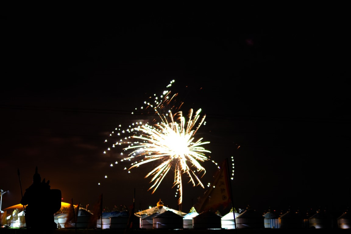 乌兰察布草原随手拍的草原和牛马